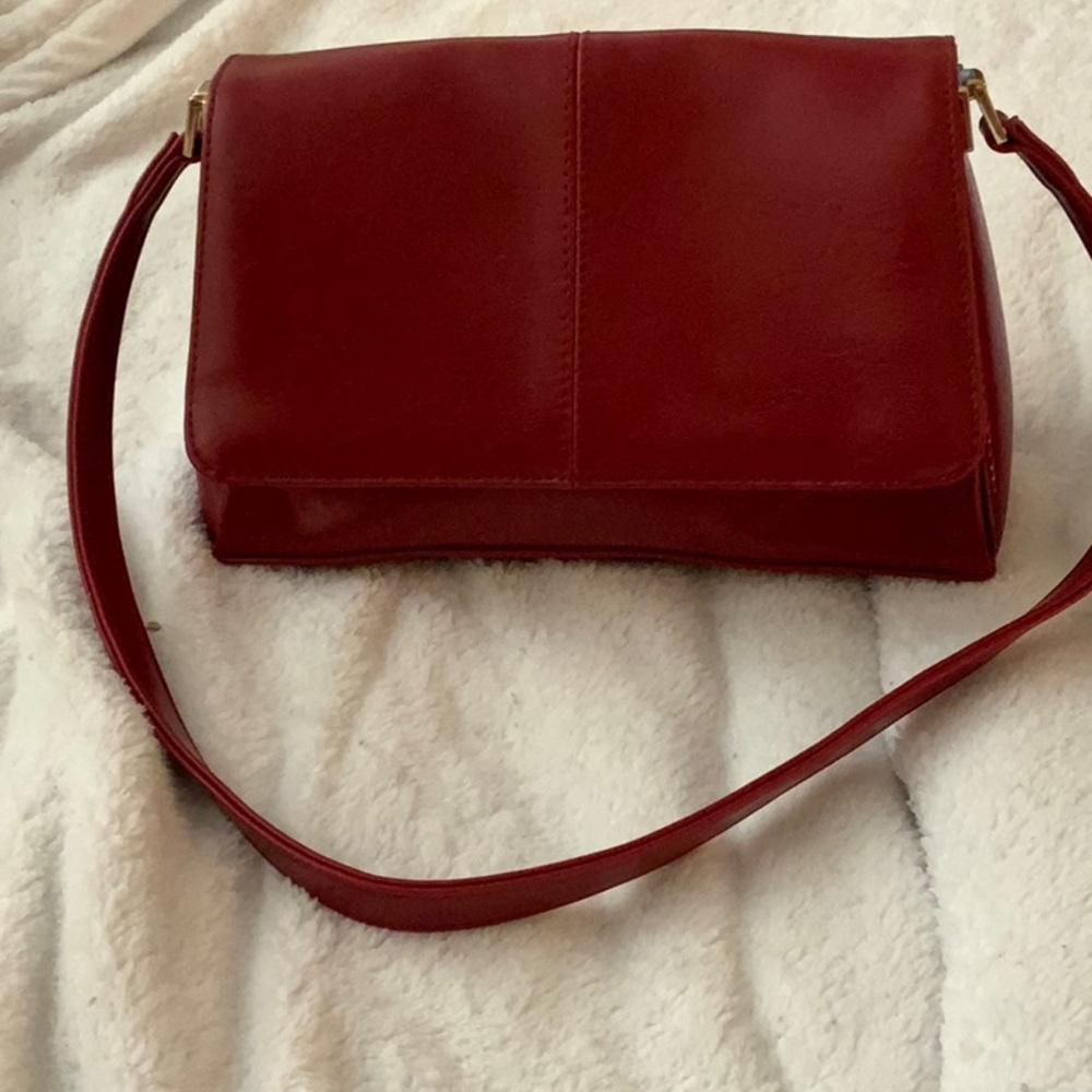 Elegant Red Leather Shoulder Bag